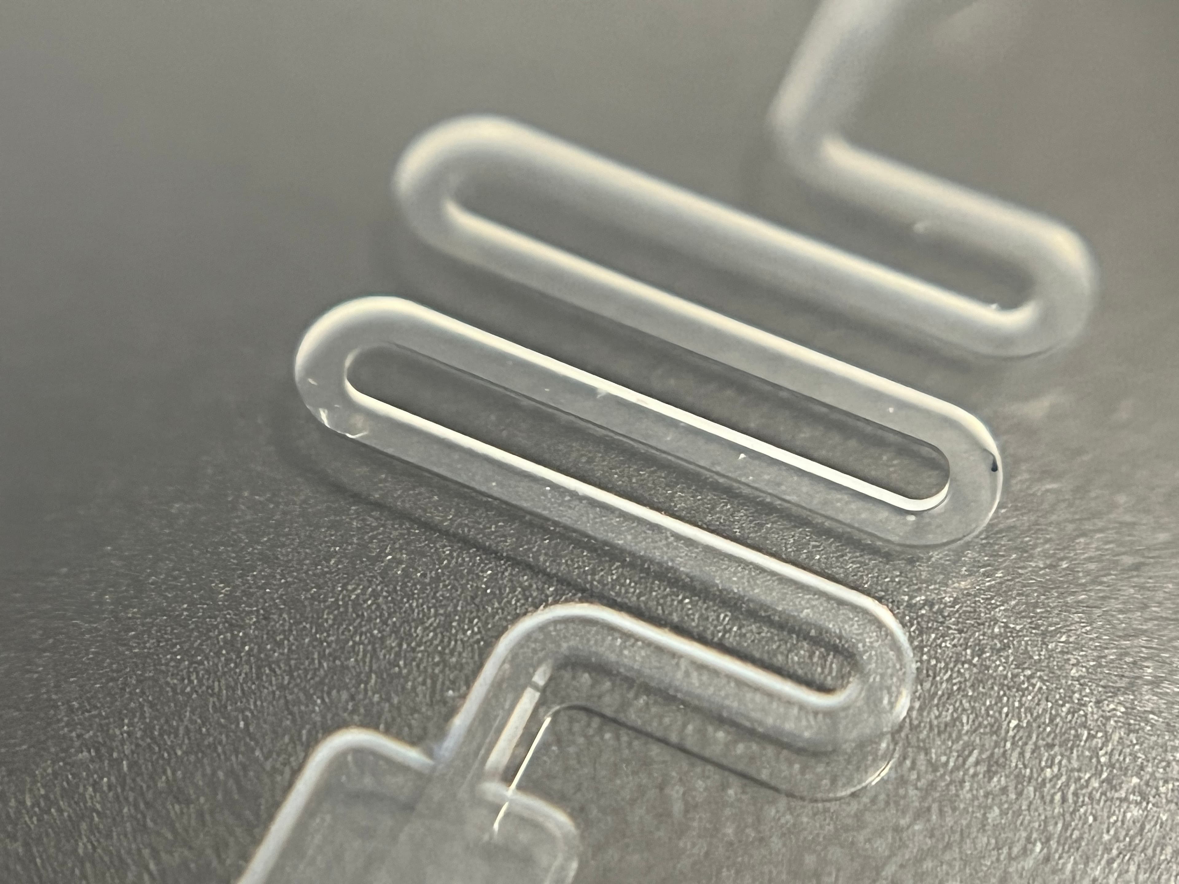 Glass microfluidic chip — serpentine channels